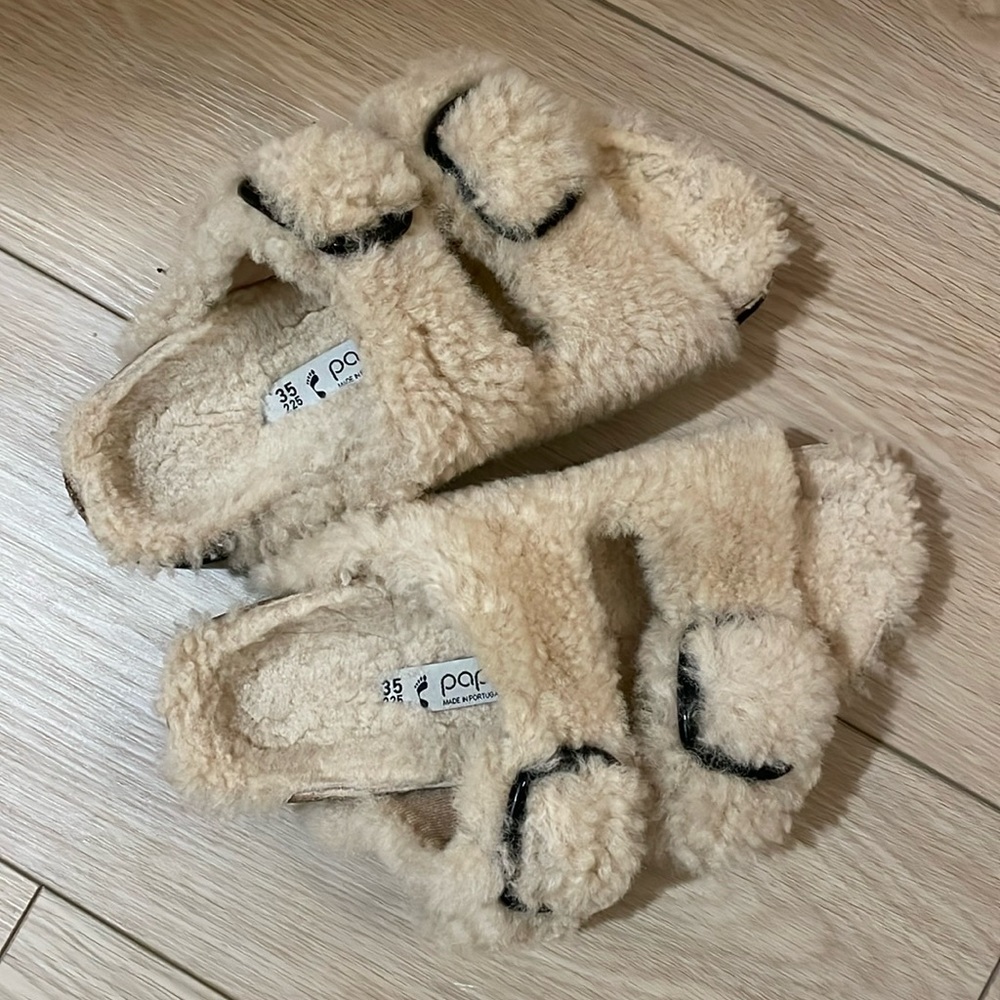 Arizona Big Buckle Shearling Birkenstocks - Teddy Eggshell | Size 35